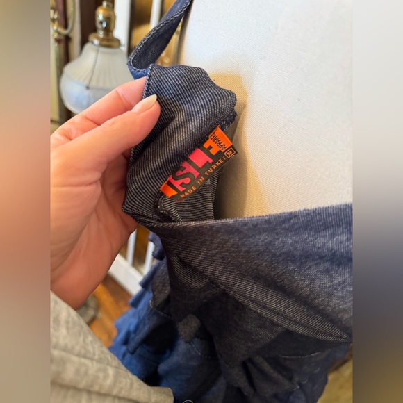 💥Priced to sell💥
ISLE Apparel sleeveless tank ruffle cha cha dress Size Medium - Picture 5 of 11